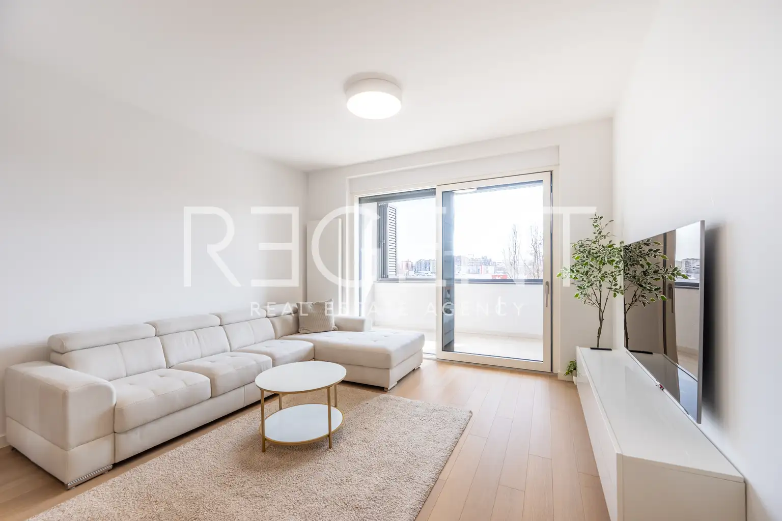 Загреб, VMD Heinzelova – трехкомнатная квартира с гаражом, первая аренда