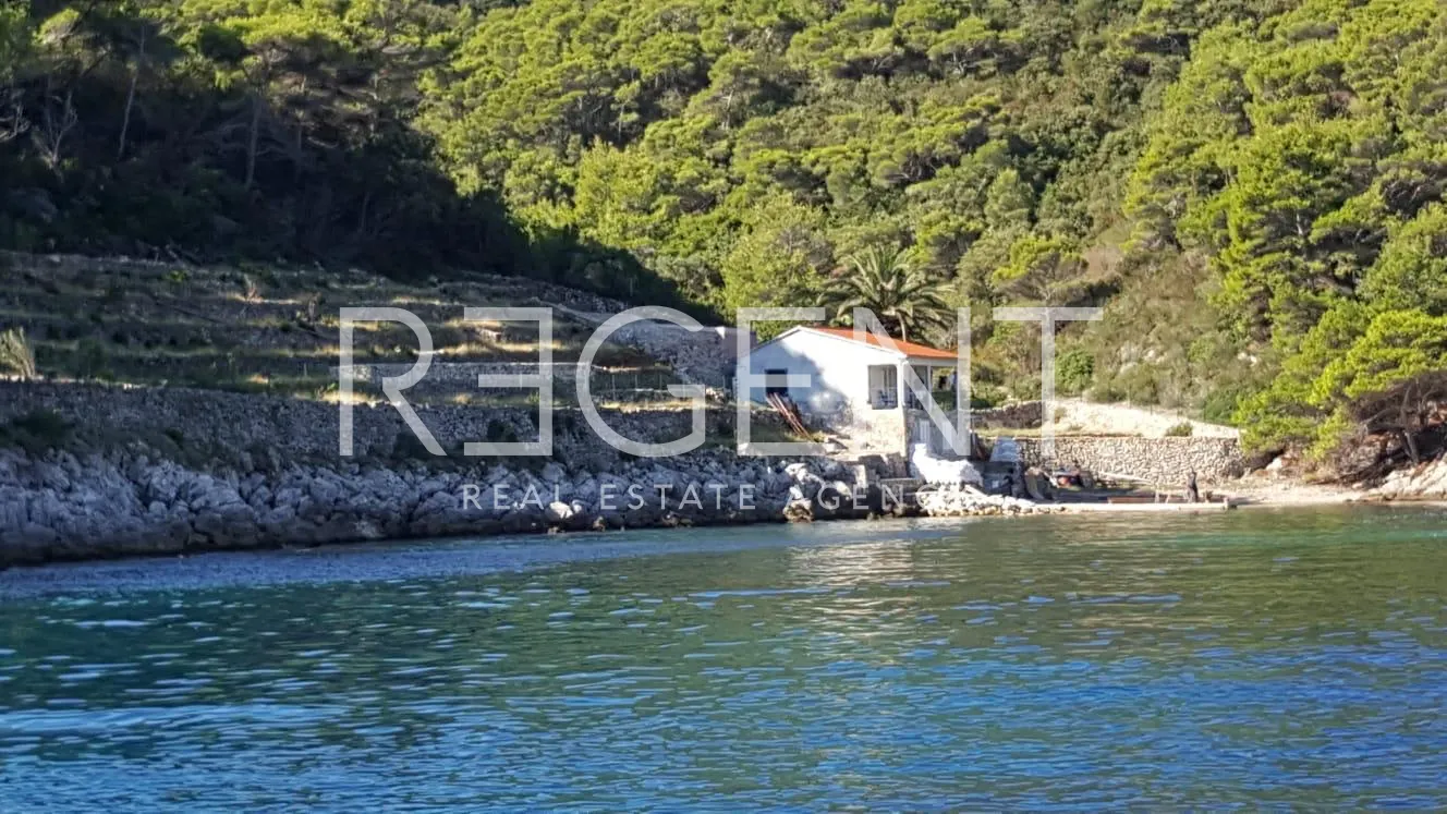 Vis - poljoprivredno zemljište 9.000 m2