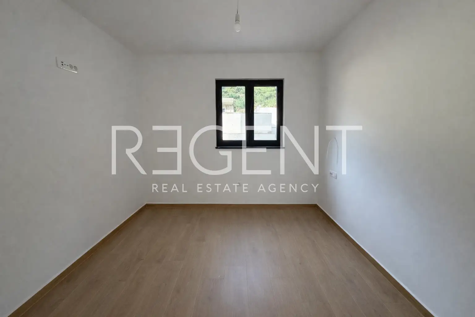 Makarska, Drvenik - Dvosoban stan u novogradnji kraj mora