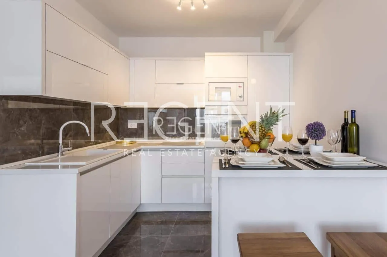 Split, Žnjan - Luksusowy dwupokojowy penthouse 70 m2 z tarasem