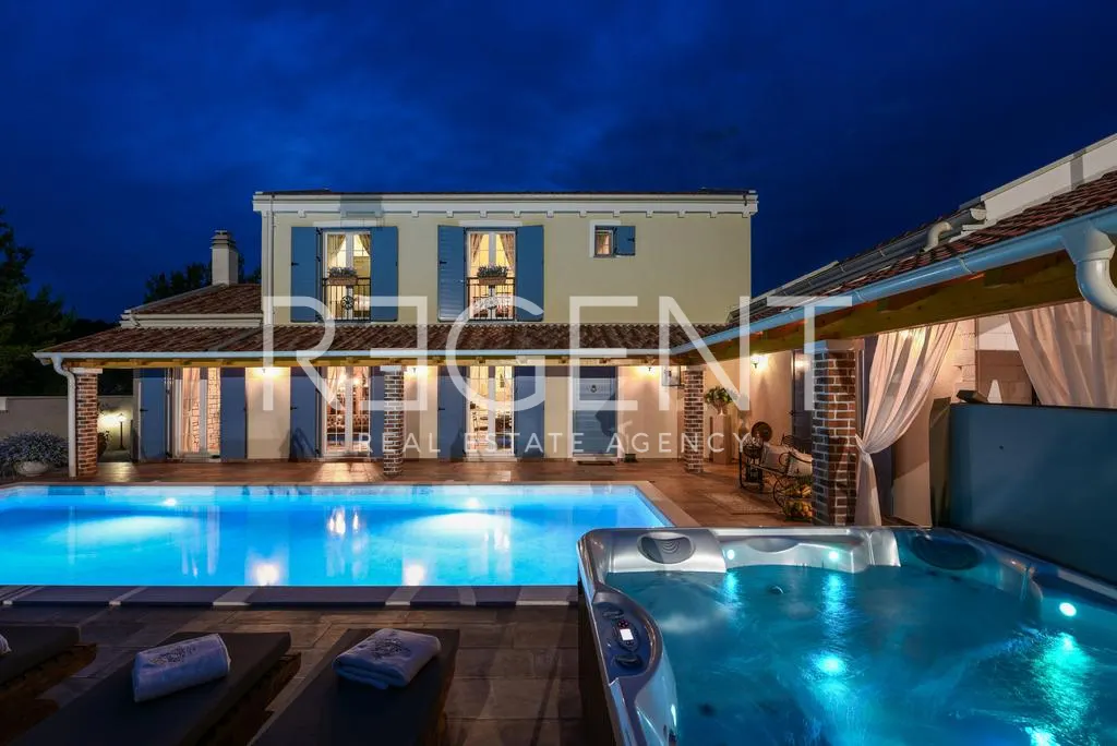 Zadar, Novigrad – Rustikální vila s tenisovým kurtem