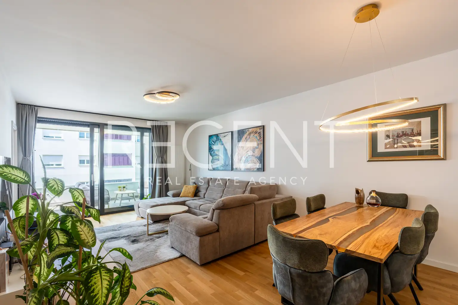 Stan 112 m², Vrbani — 3 spavaće sobe, balkon, 2 garaže