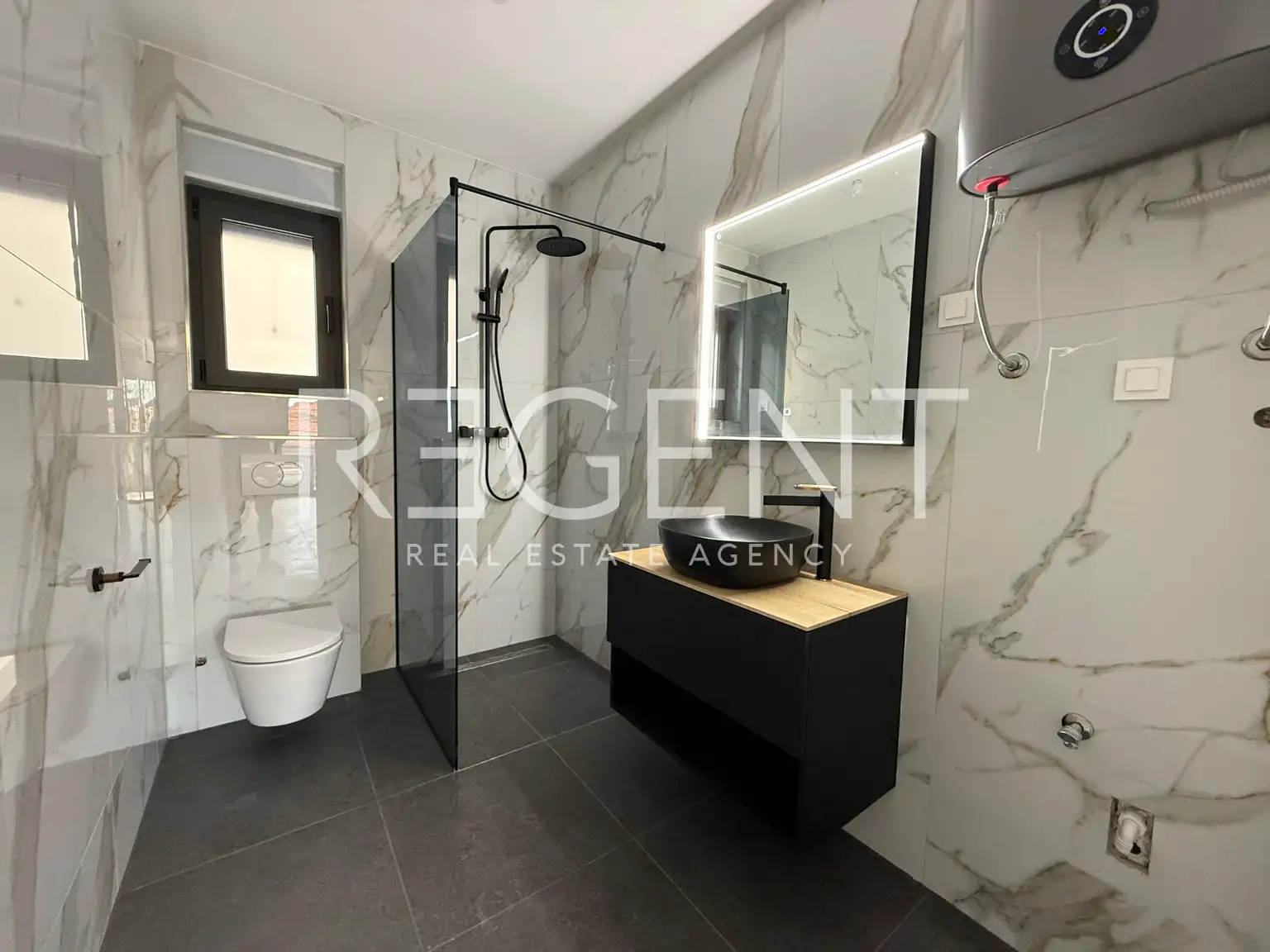 Rogoznica - Wohnung im Erdgeschoss mit Terrasse und Meerblick