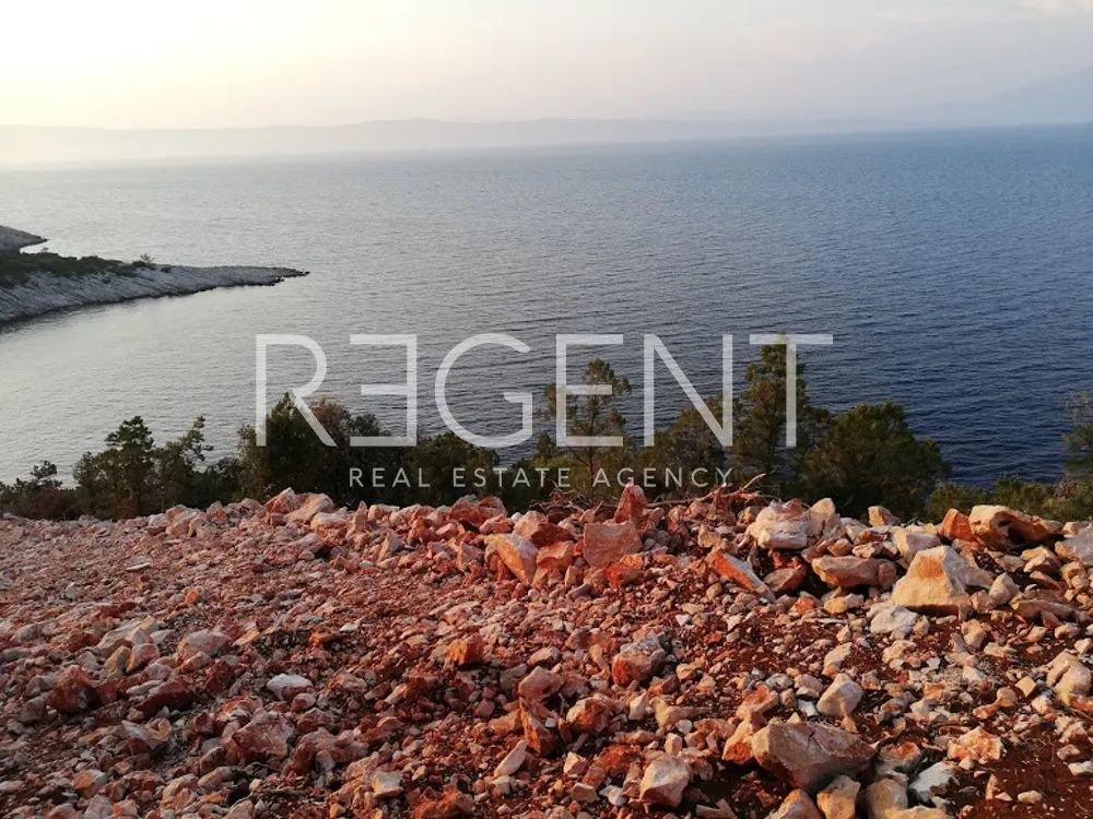 Hvar - Atraktivno zemljište uz more 74765 m2