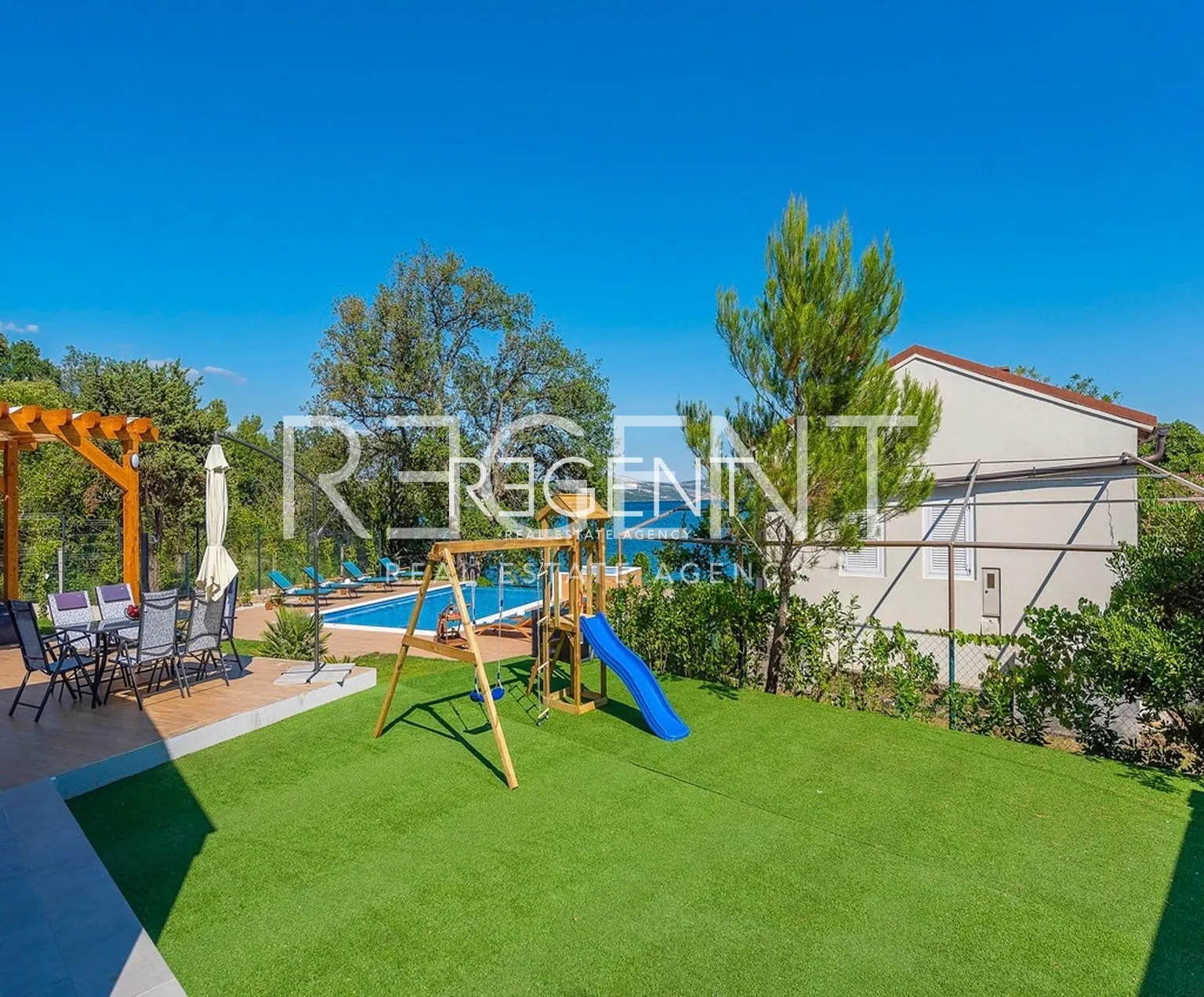 Zadar, Posedarje - Vila prvi red uz more 300 m2
