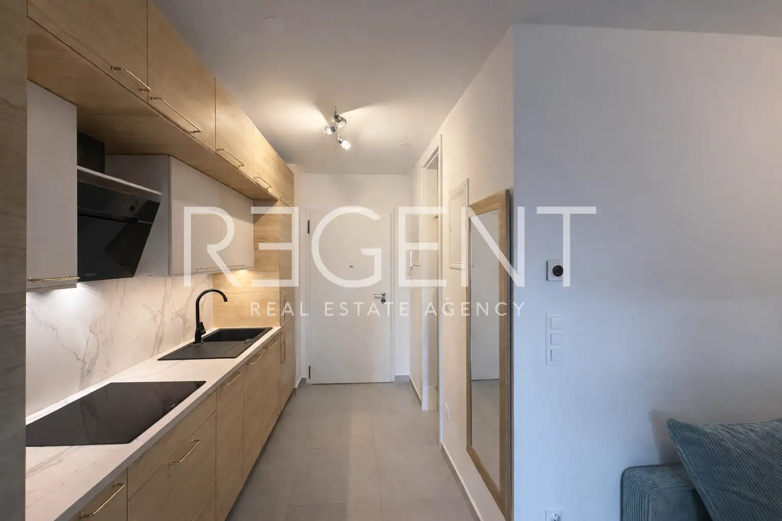 Zagreb, Špansko - studio moderne avec loggia