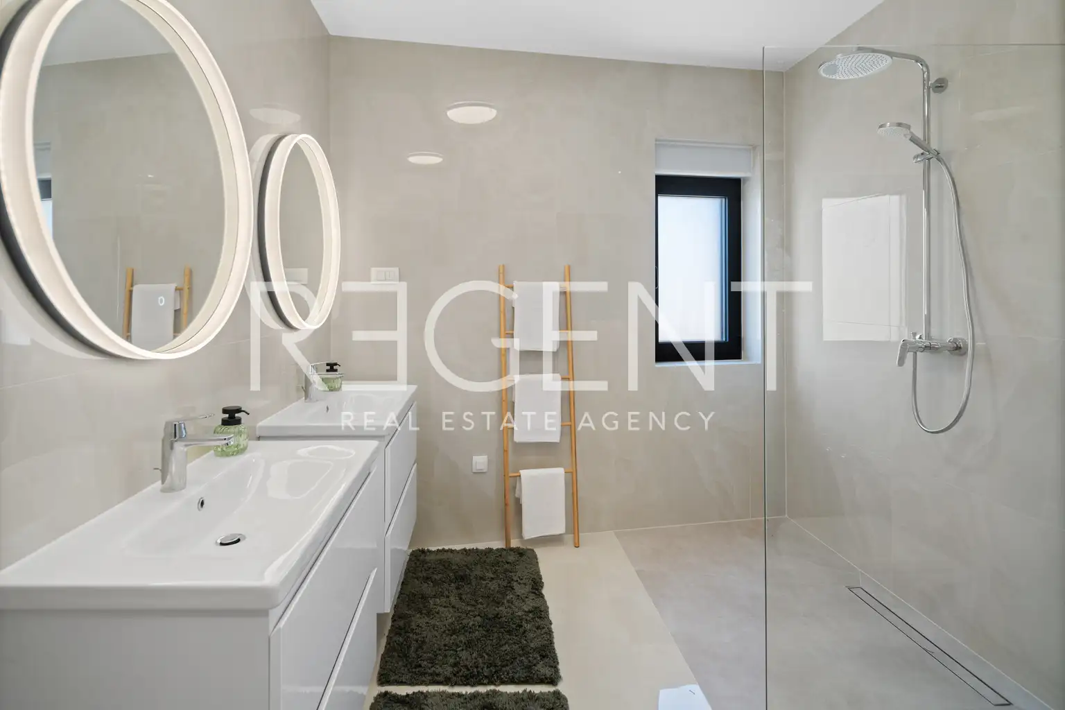 Вилла 300 м², Стивашница — 100 м до моря, инфинити бассейн