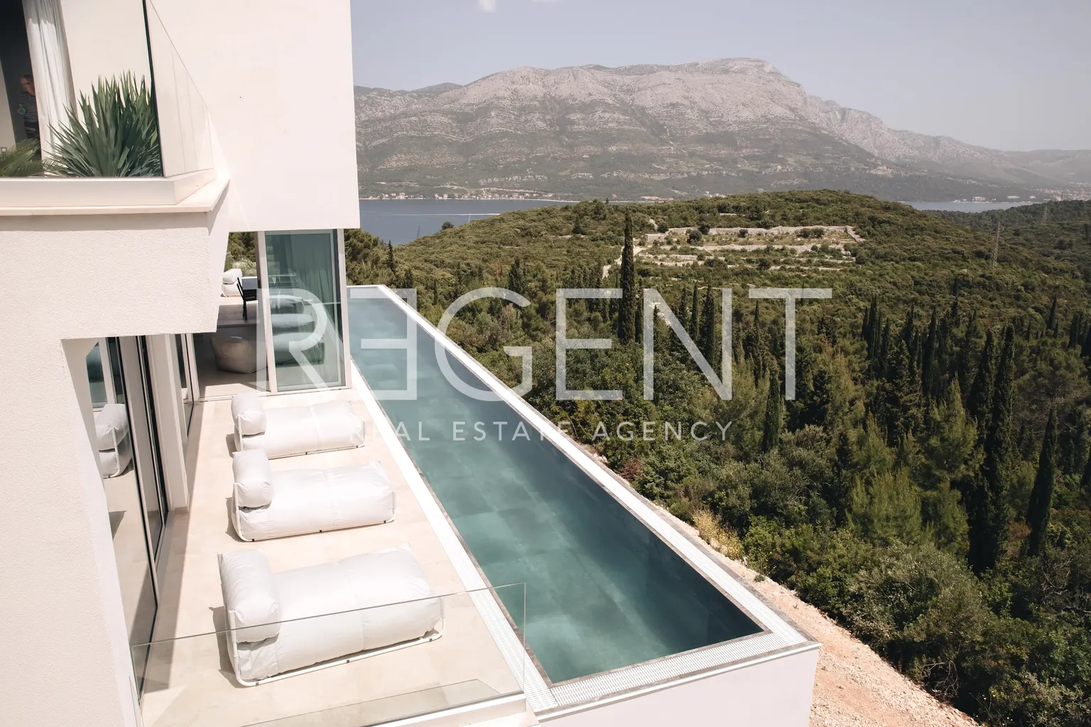 Korčula, Žrnovo - Luksuzna obiteljska vila 360 m2