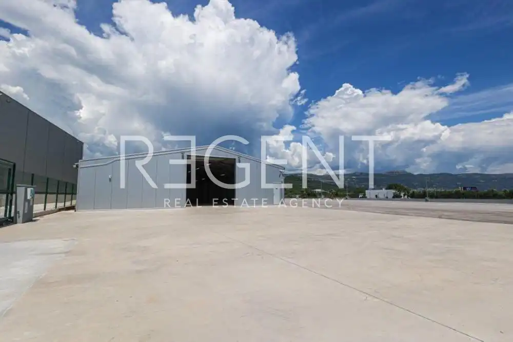 Trogir, Plano - obchodný priestor 500 m2
