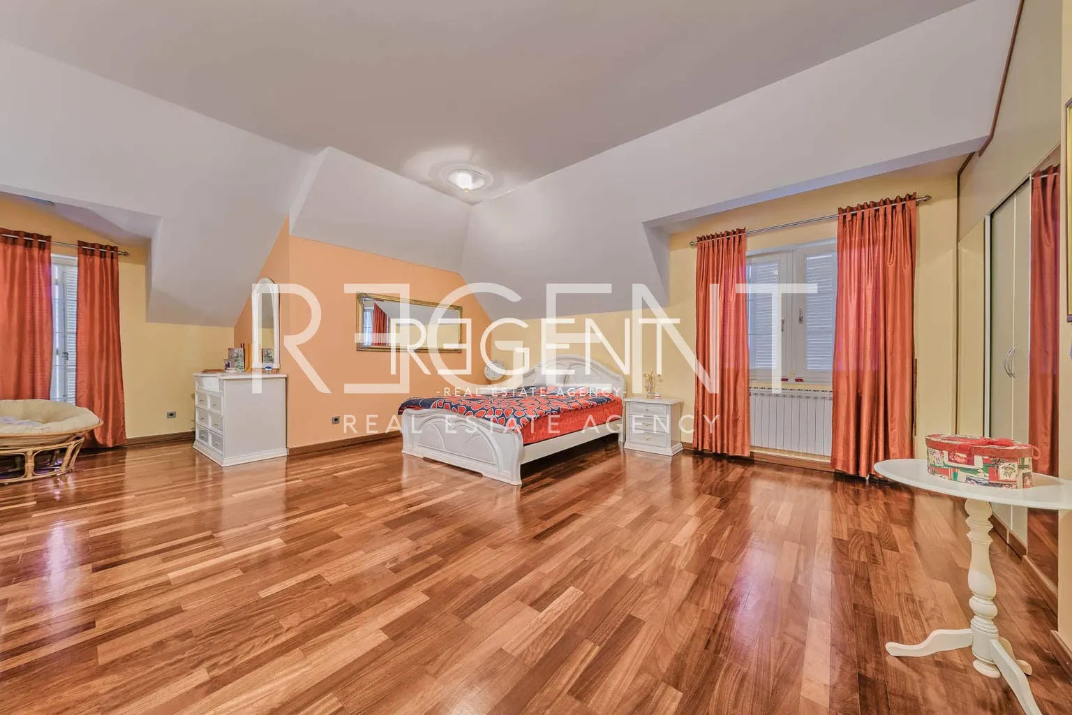 Záhreb, Maksimir – Nádherná rodinná vila s bazénom 600 m2