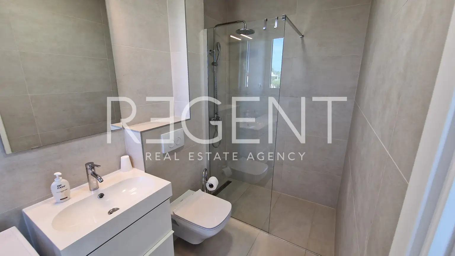 Privlaka - Dom szeregowy z basenem i tarasem na dachu.