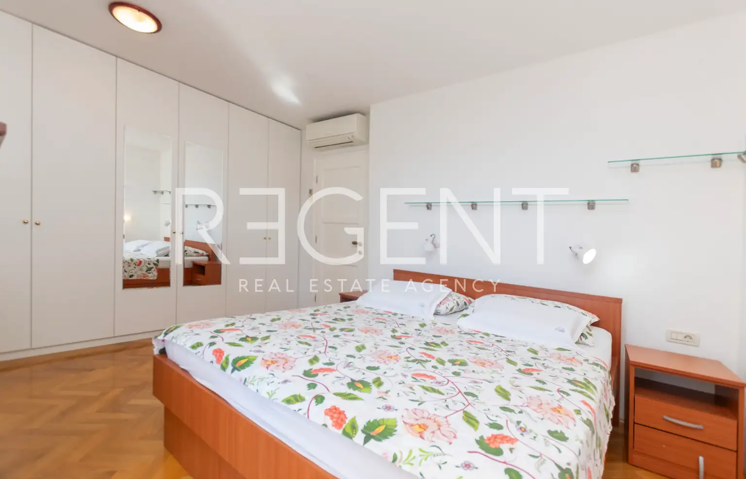 Brač, Mirca - kamenná vila s výhľadom na more, 300m2