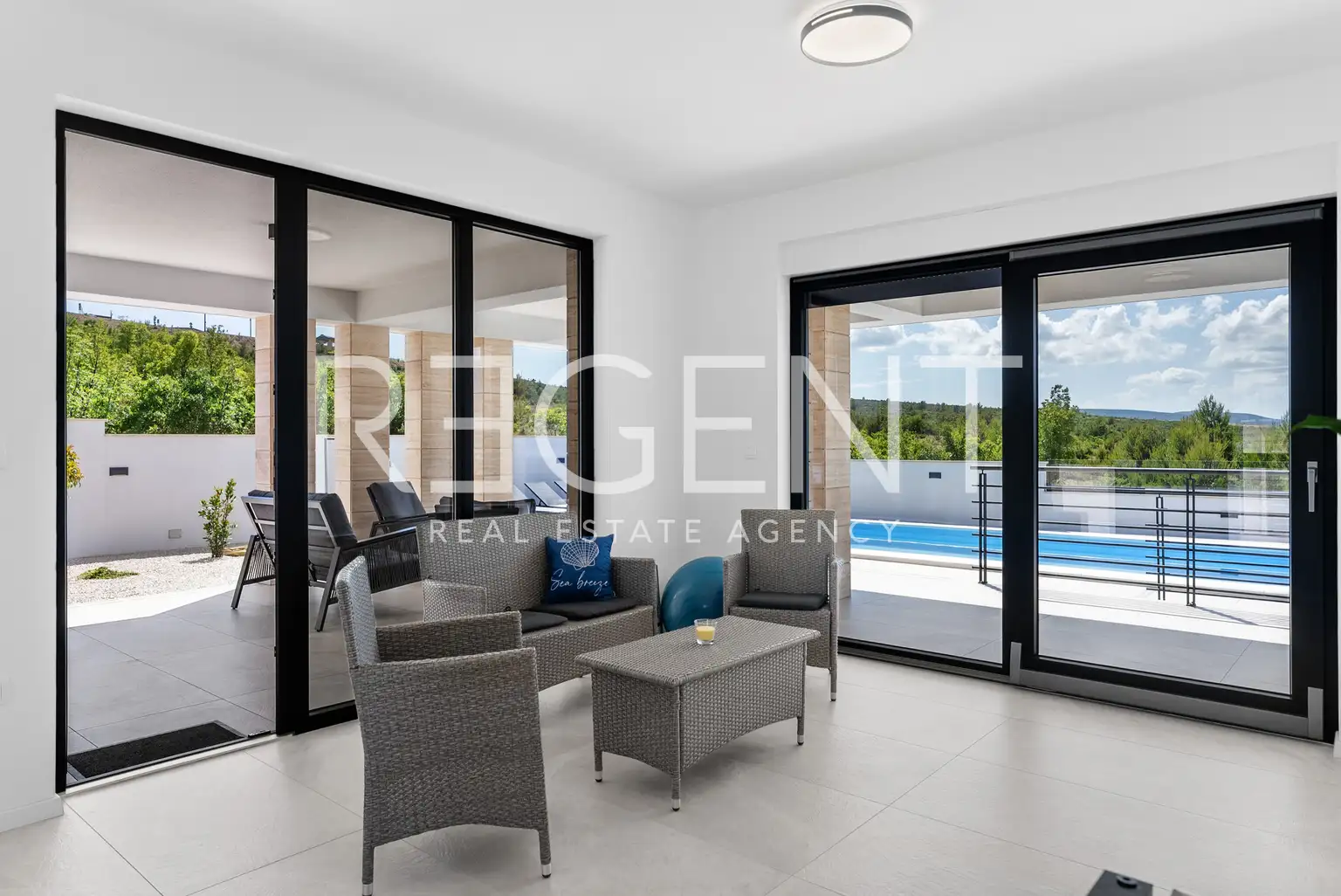Zadar, Rovanjska - Newly built villa with a pool and sea view