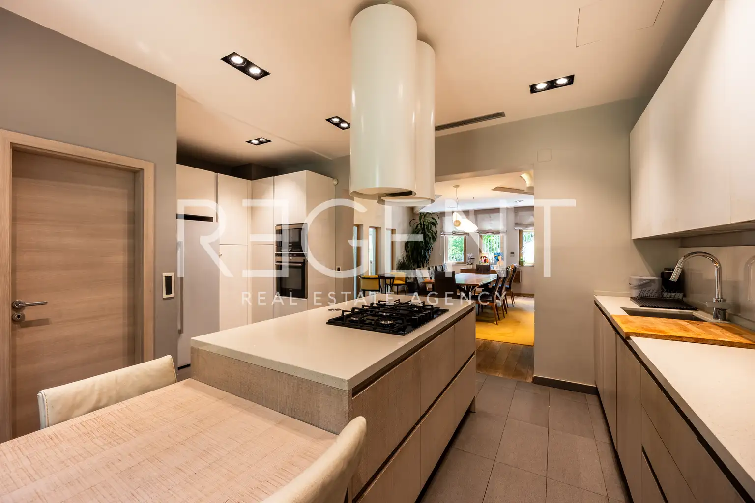 Kuća 376 m², Gornje Prekrižje — parcela 704 m²