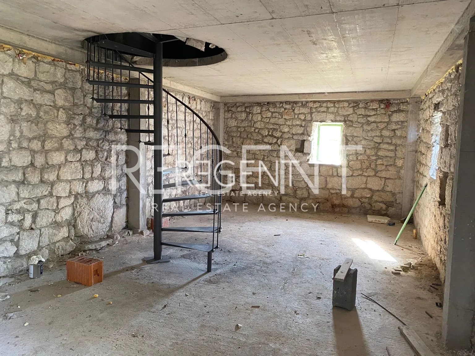 Split, Podstrana - Kamenný dom s výhľadom na more