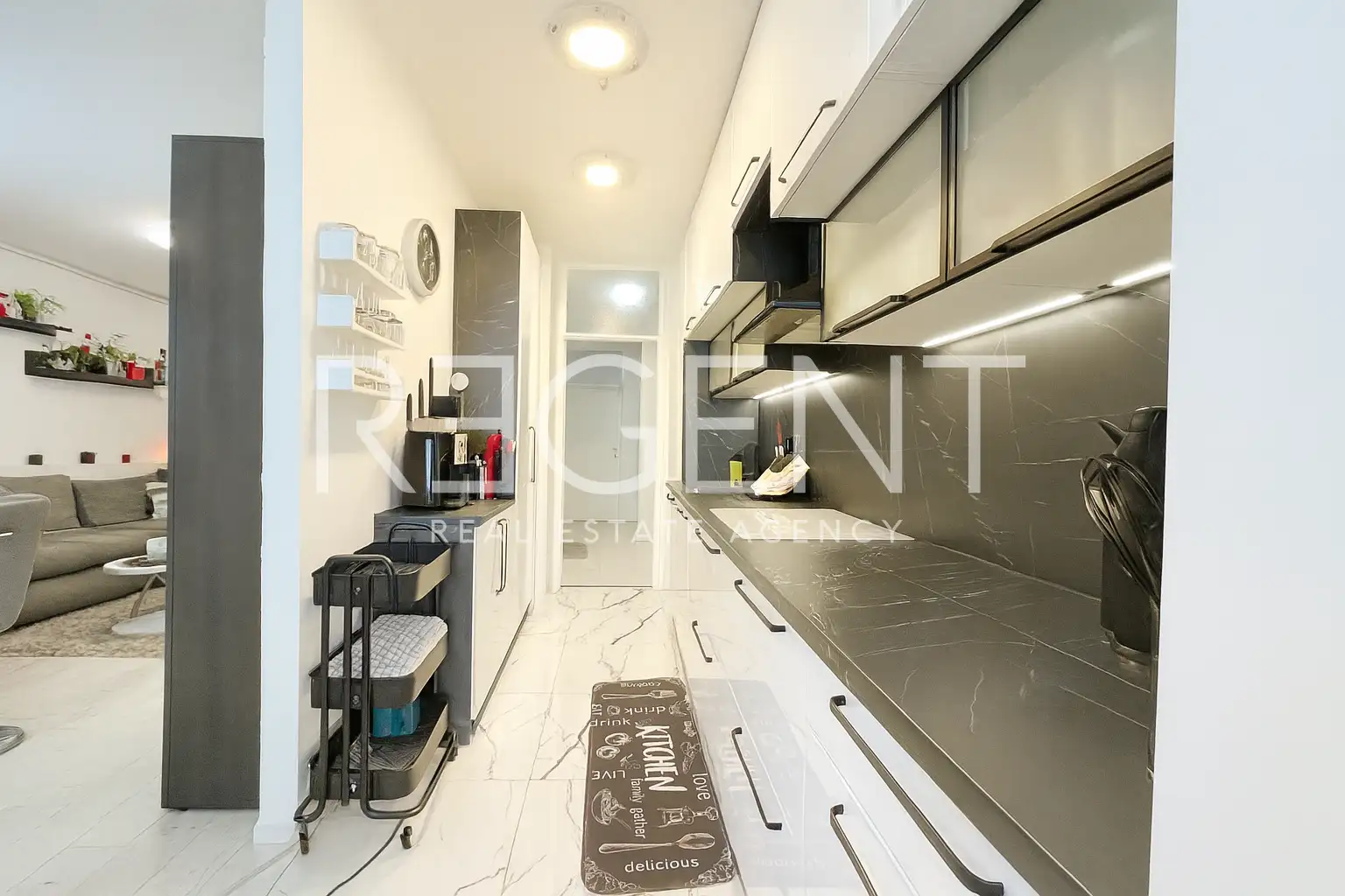 Zagreb, Sloboština - renoviran trosoban stan s lođom