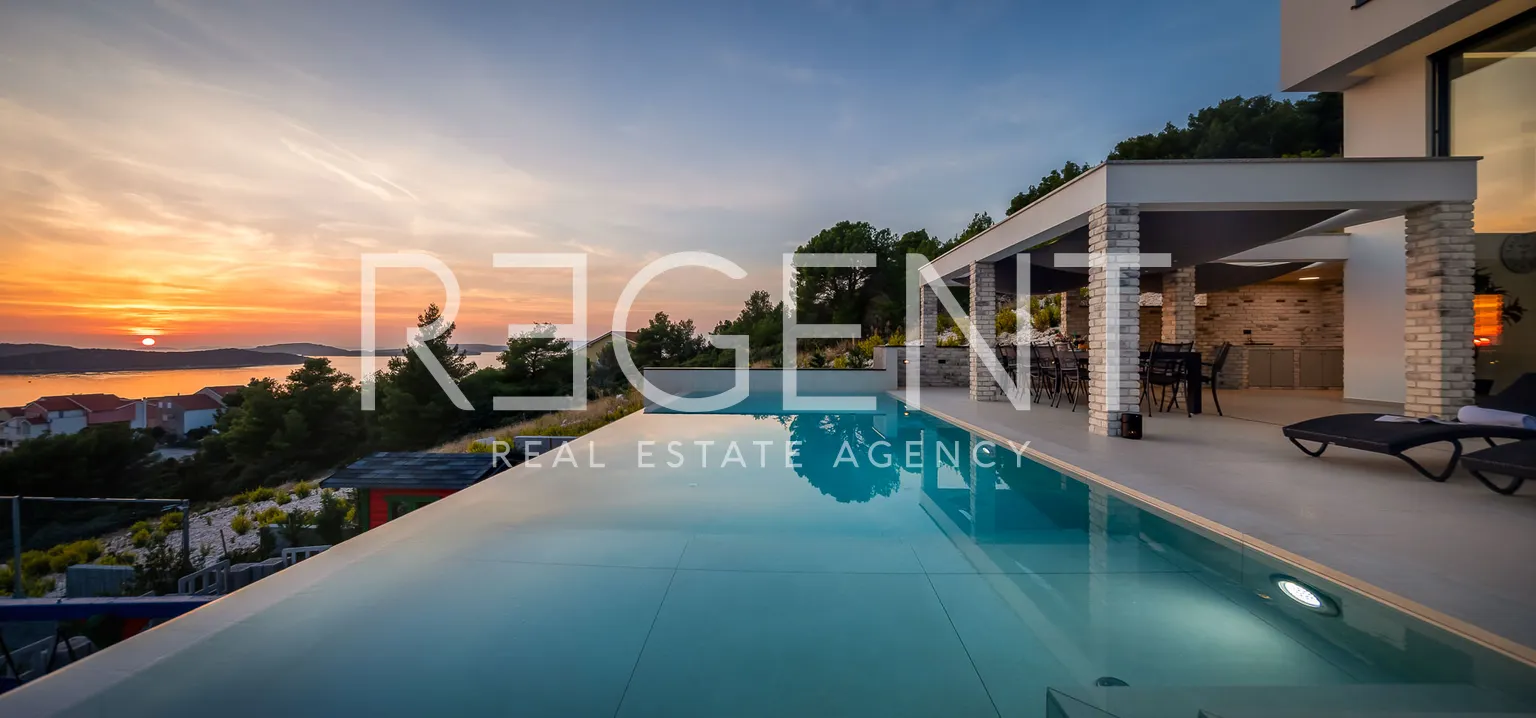 Šibenik, Žaborić - Moderne, neu erbaute Villa mit Pool 380 m2
