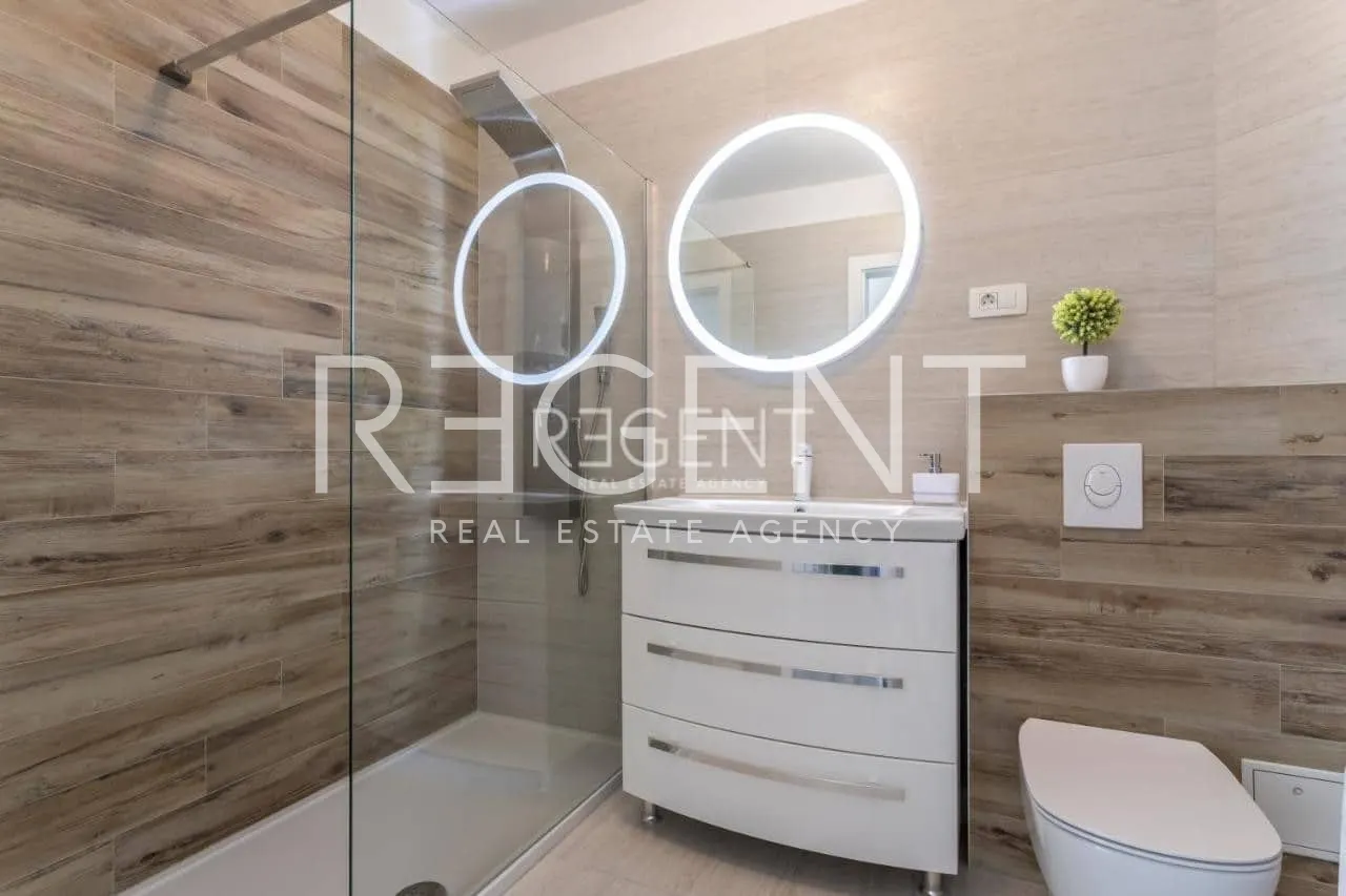 Split, Žnjan - Luksusowy dwupokojowy penthouse 70 m2 z tarasem