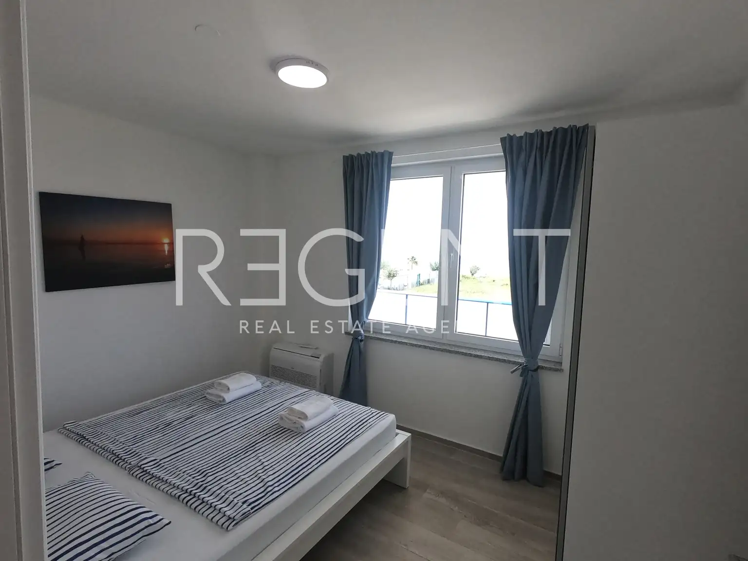 Privlaka - Dom szeregowy z basenem i tarasem na dachu.