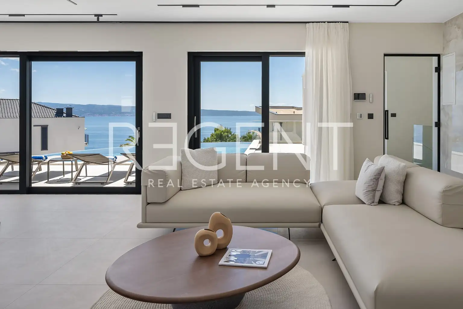 Podstrana - Vila s bazénom a výhľadom na more