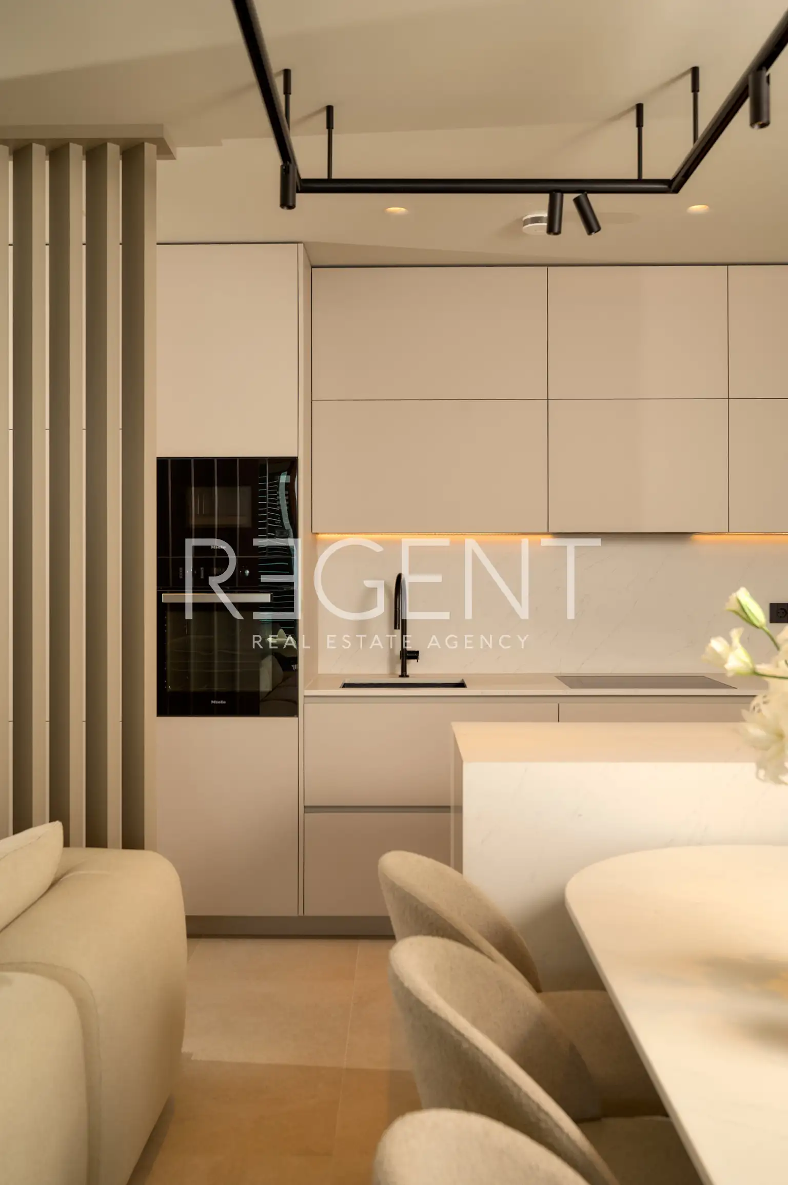 Split, Žnjan - Dvojizbový byt s loggiou a výhľadom na more