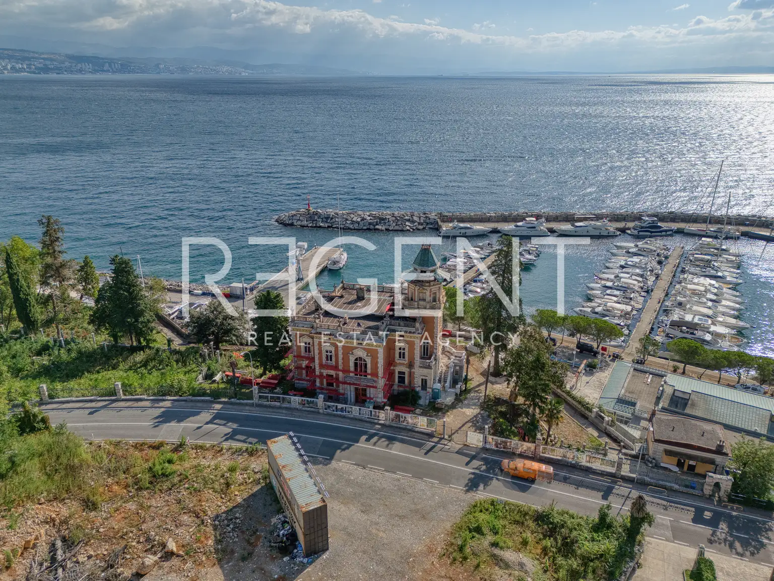 Ičići, Opatijska rivijera – povijesna vila s pogledom na more