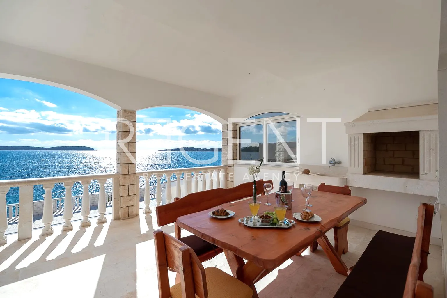 Otok Korčula – Unikatna kamena kuća uz more 450 m2