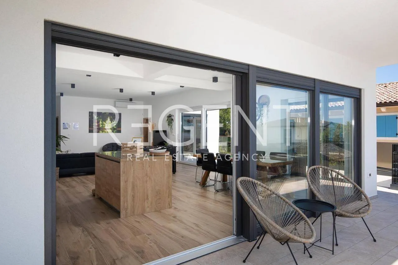Istra, Medulin - Prekrasna villa s wellnessom NKP 190 m2 nadomak mora