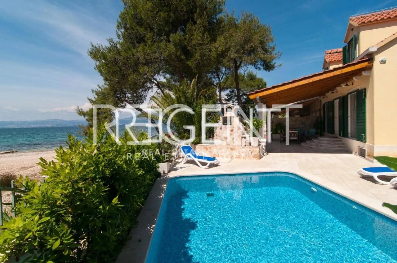 Brač, Mirca - Vila s bazenom uz more 330m2
