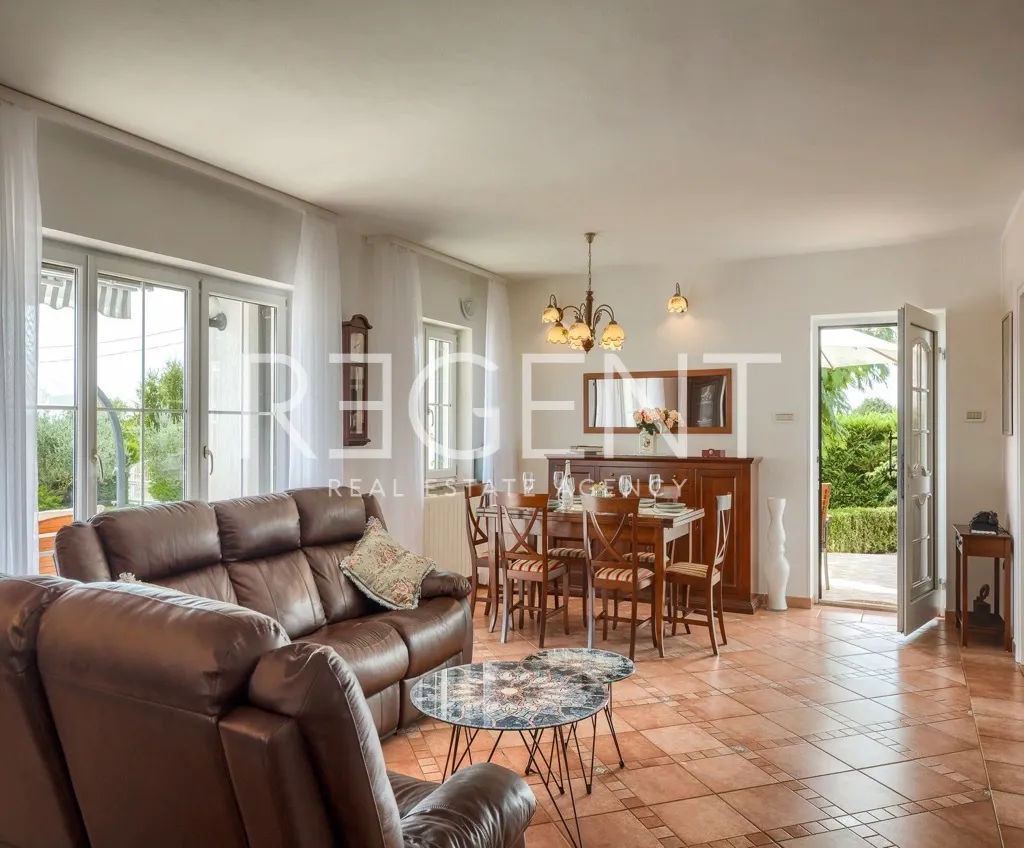 Istra, Poreč – Moderna vila s bazenom 240 m2