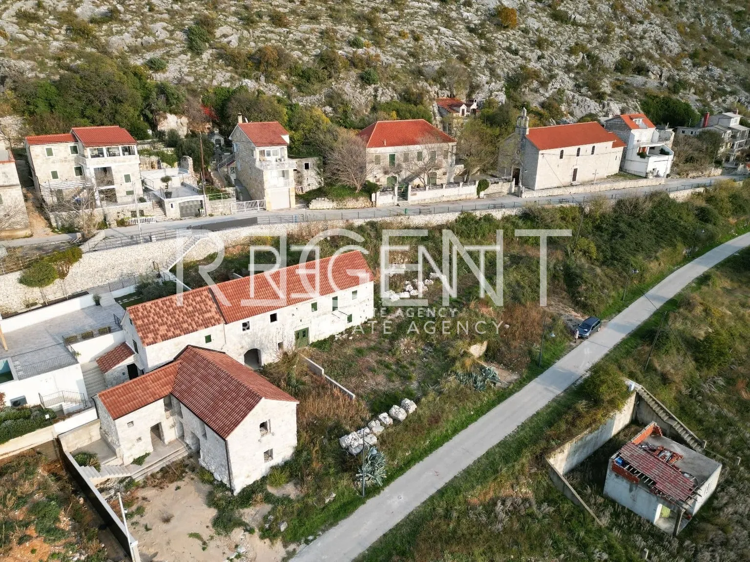 Split, Podstrana - Kamenný dom s výhľadom na more