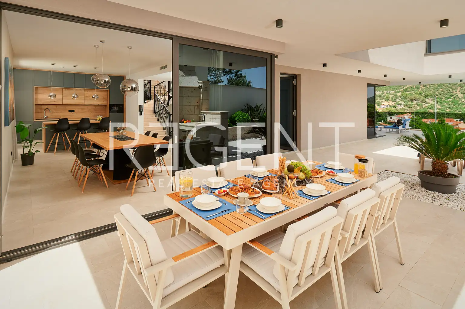 Trogir, Marina - Vila 400 m², 4 pokoje, bazén 30 m², 150 m od moře