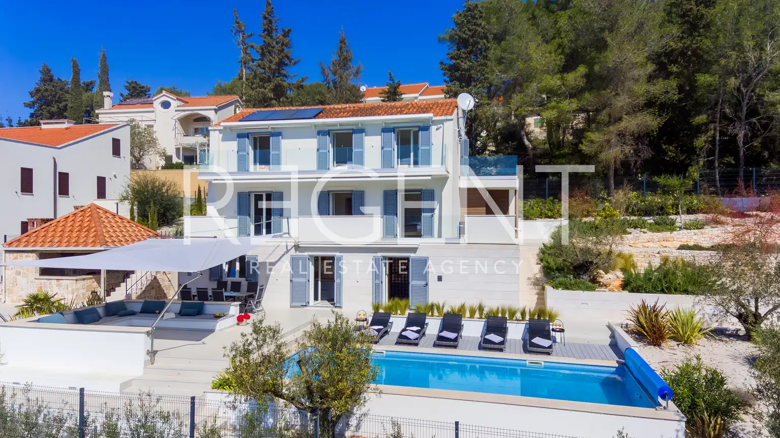 Milna, Brač – Luksuzna vila prvi red do mora s bazenom