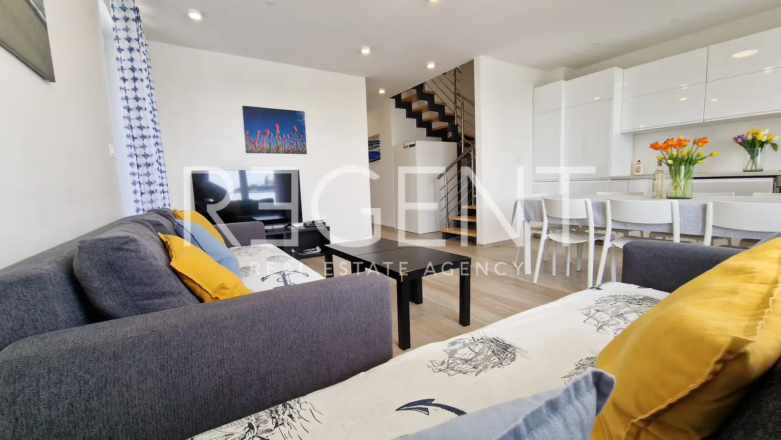 Privlaka - Dom szeregowy z basenem i tarasem na dachu.