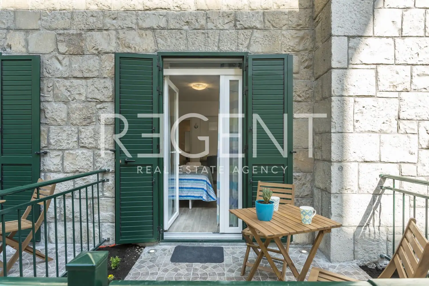 Split, Bačvice - Stan s 3 apartmanske jedinice i prostranim vrtom