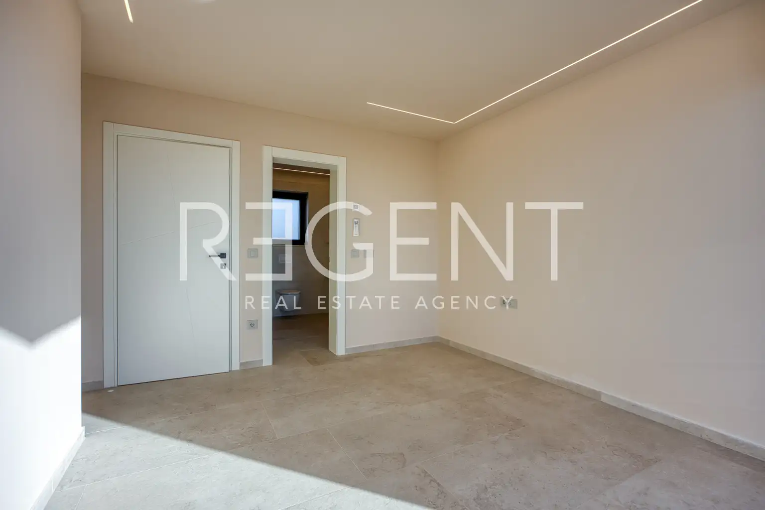 Poreč – Moderna vila s krovnom terasom