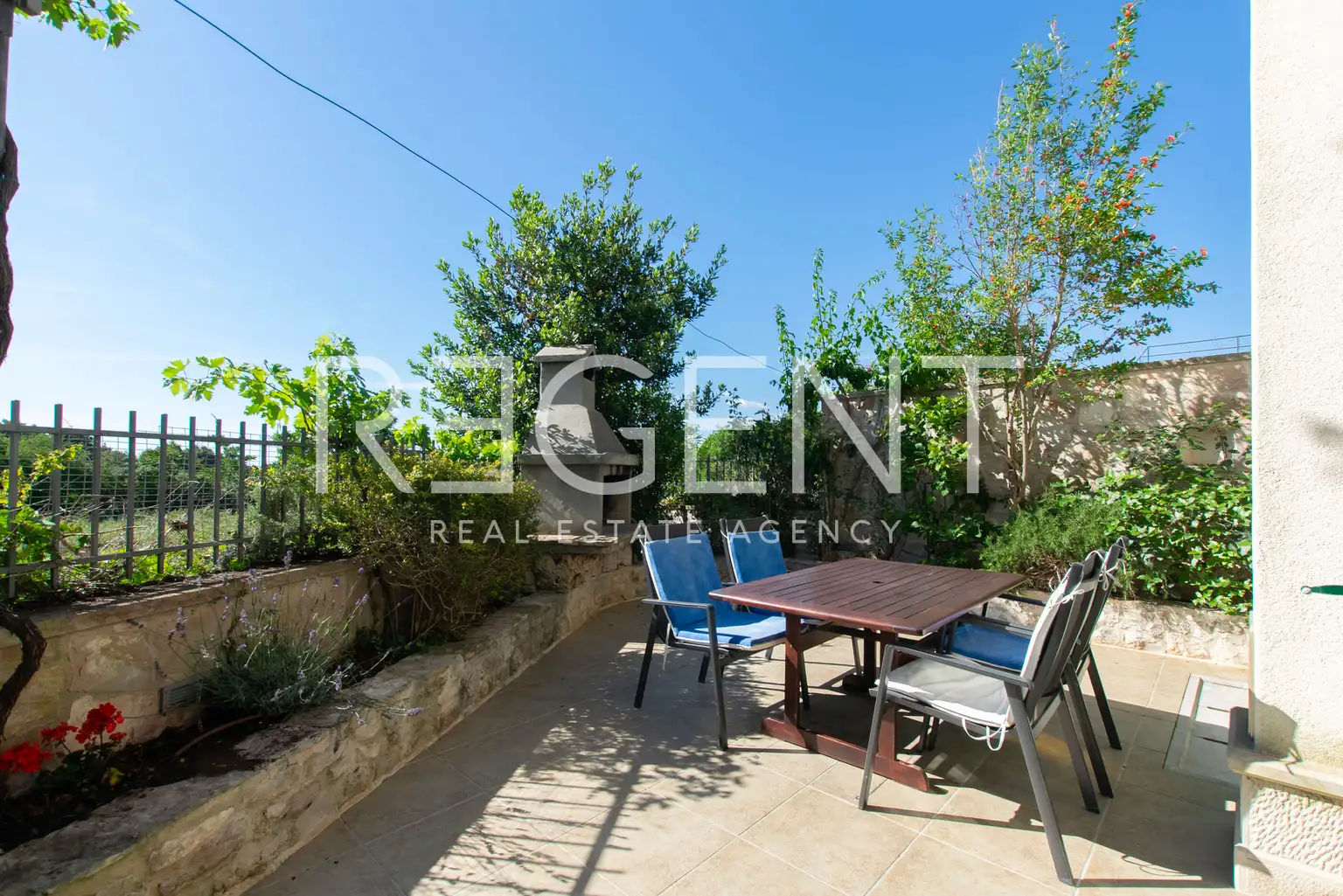 Brač, Mirca - kamenná vila s výhľadom na more, 300m2