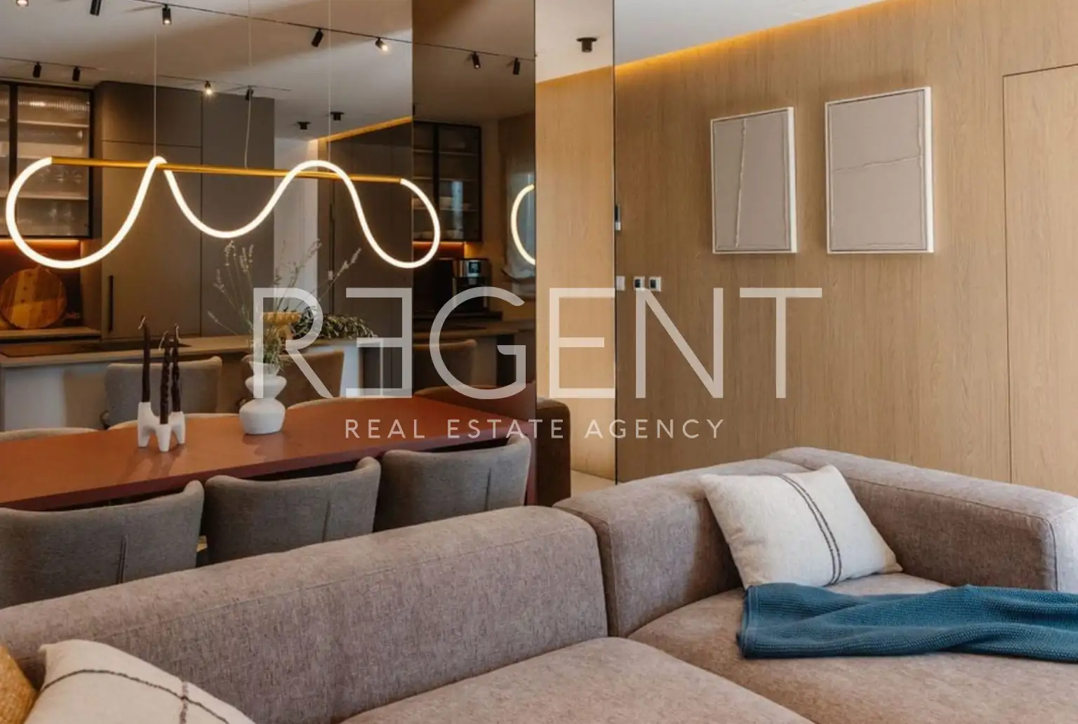 Split, Sirobuja - Trosobni penthouse sa bazenom