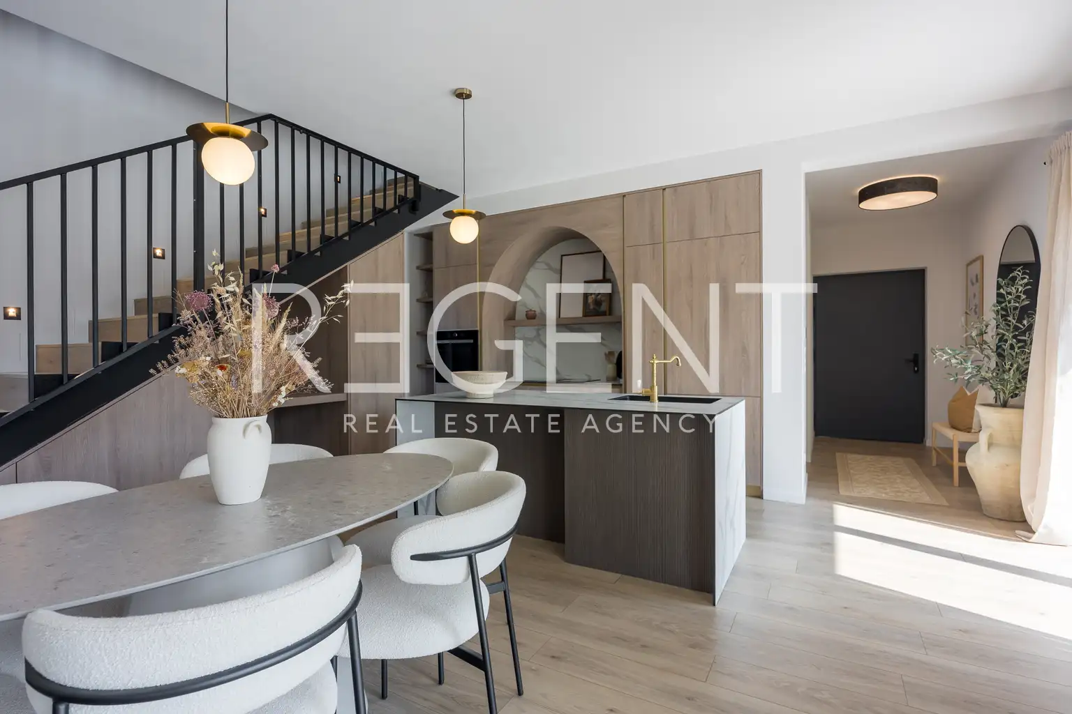 Istra, Svetvinčenat - Moderna vila s grijanim bazenom