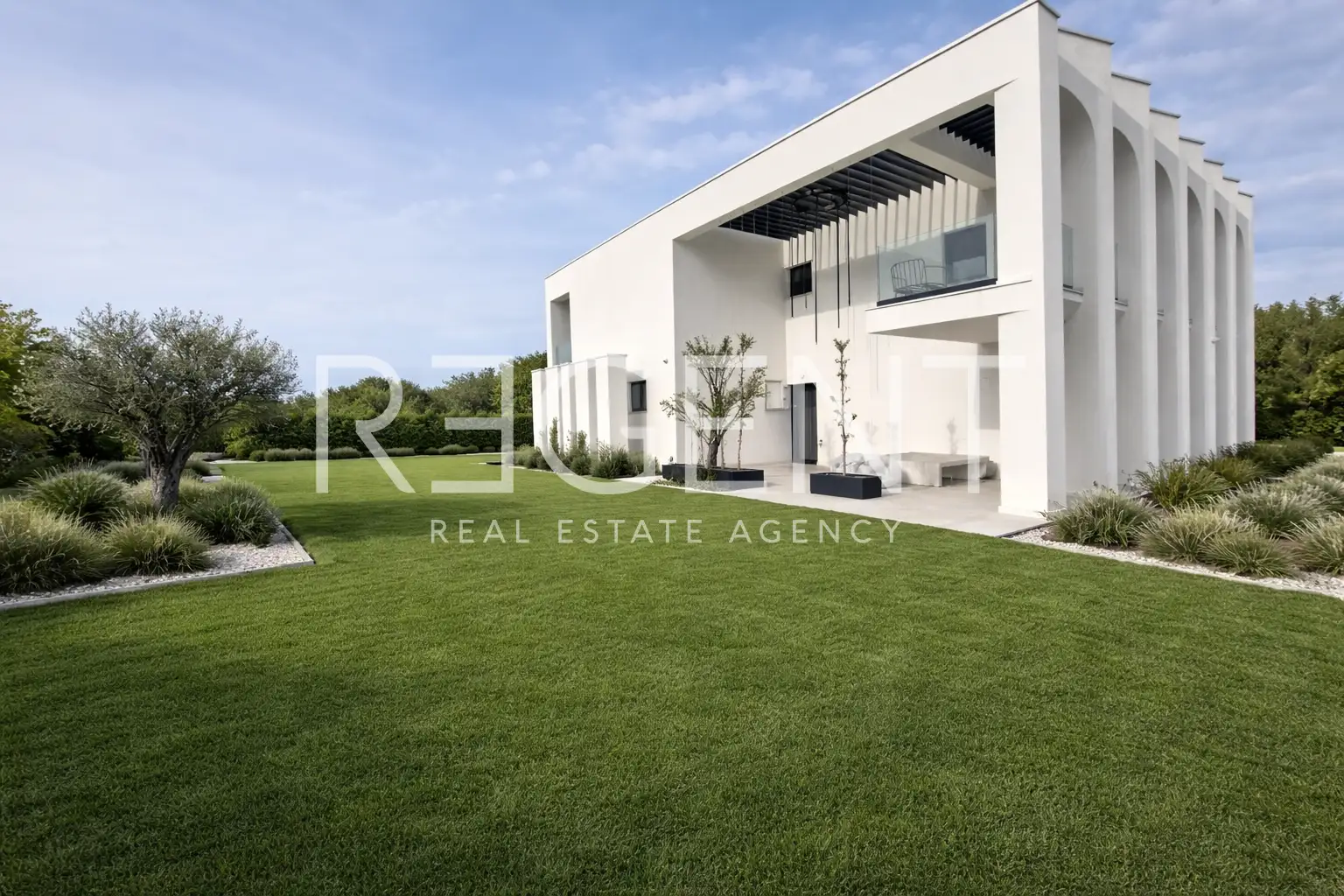 Vila 335 m², Umag — bazen 10×5, pogled more, namještena