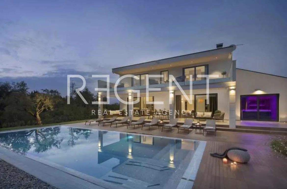 Istra, Višnjan – Vila 250 m2 na parceli od 1659 m2 top lokacija