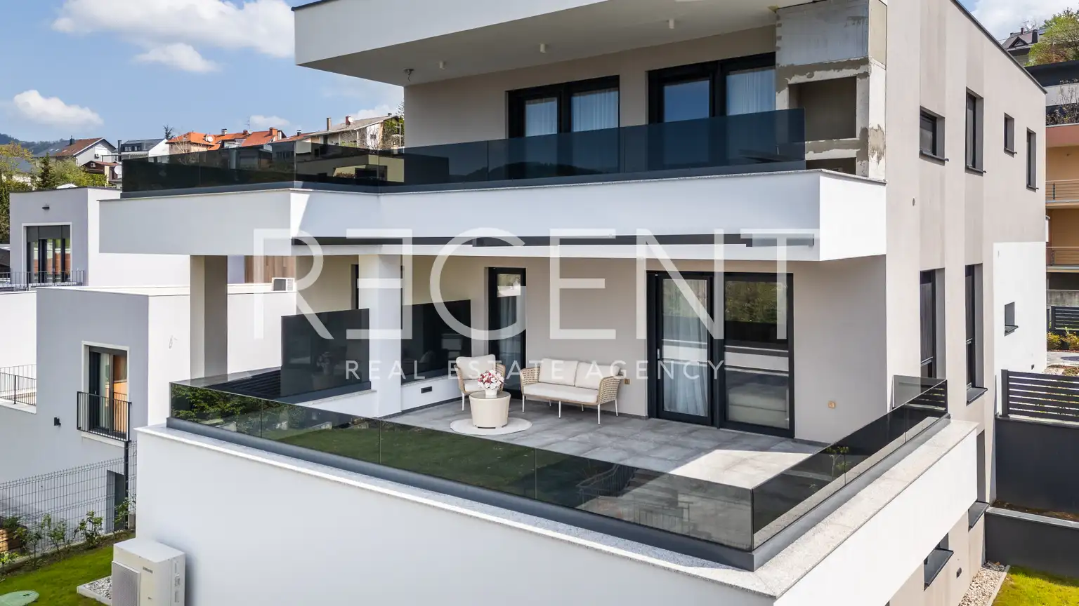 Šestine – ekskluzywne mieszkanie w willi miejskiej z prywatnym wejściem i garażem