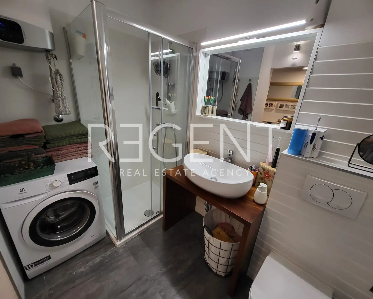 Split, Gripe - Dvosoban stan sa balkonom