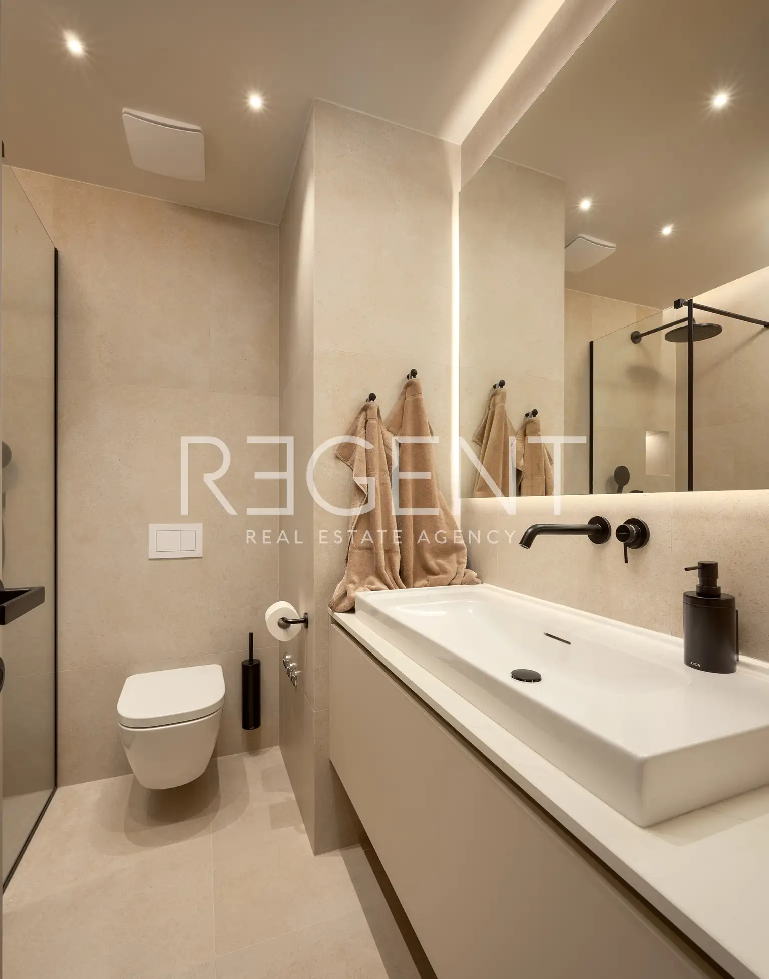 Split, Žnjan - Dvojizbový byt s loggiou a výhľadom na more