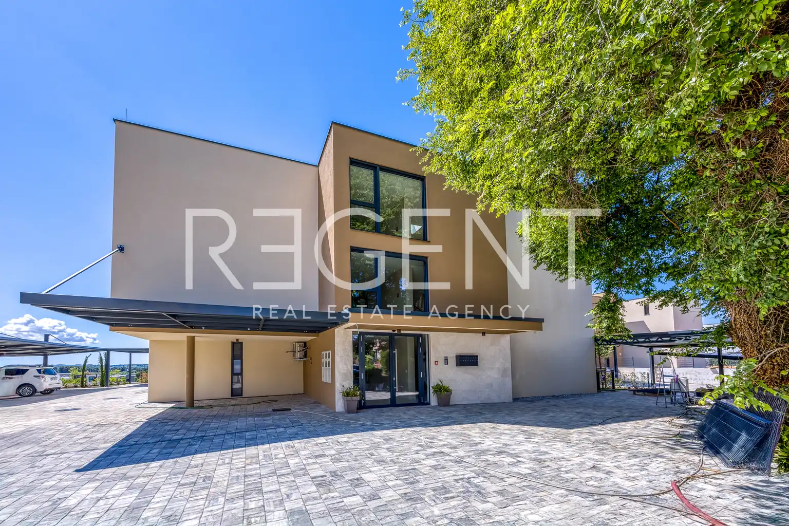 Istrie, Novigrad - Čtyřpokojový apartmán v luxusním obytném komplexu 115 m2