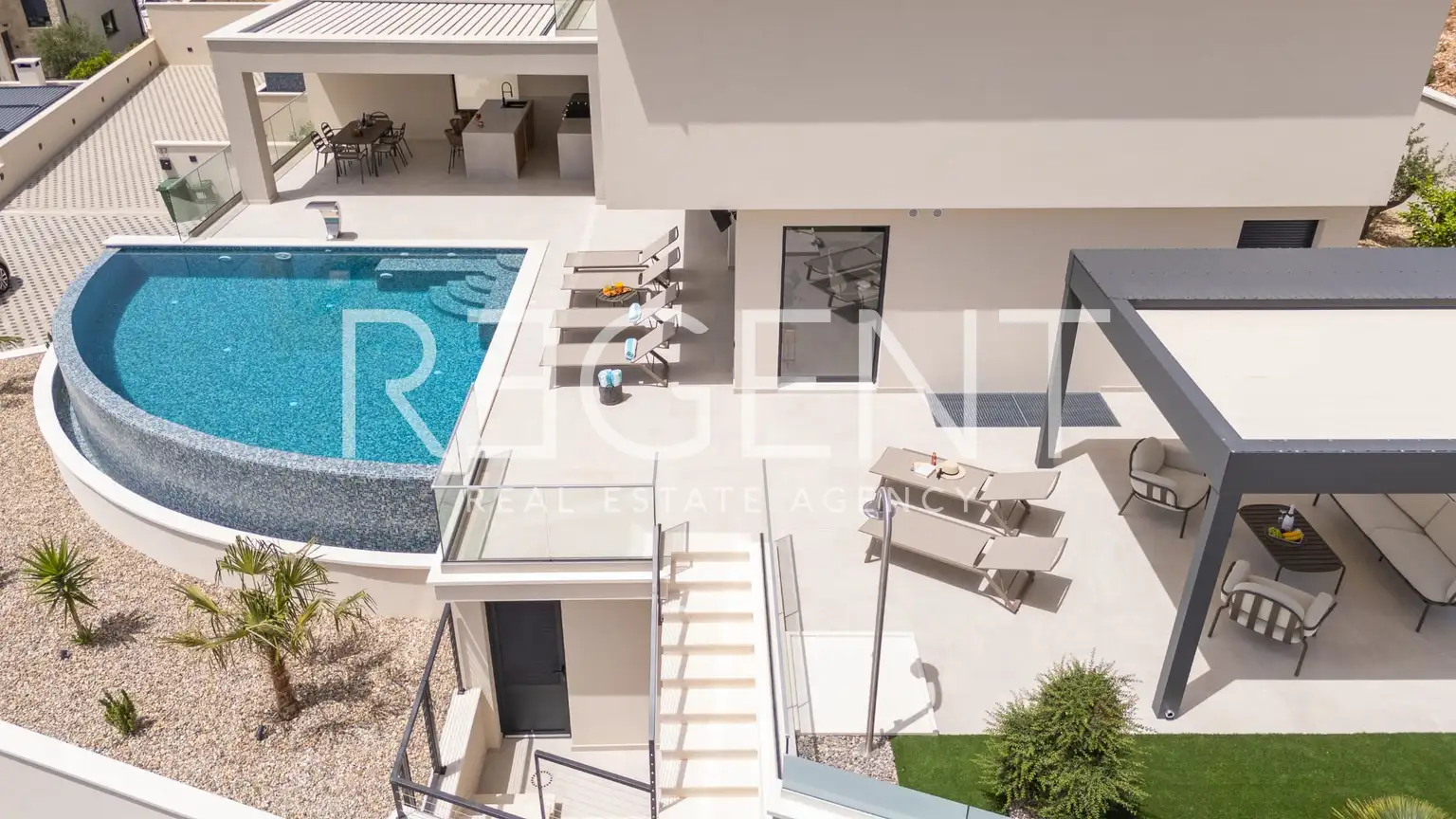 Podstrana - Vila s bazénom a výhľadom na more