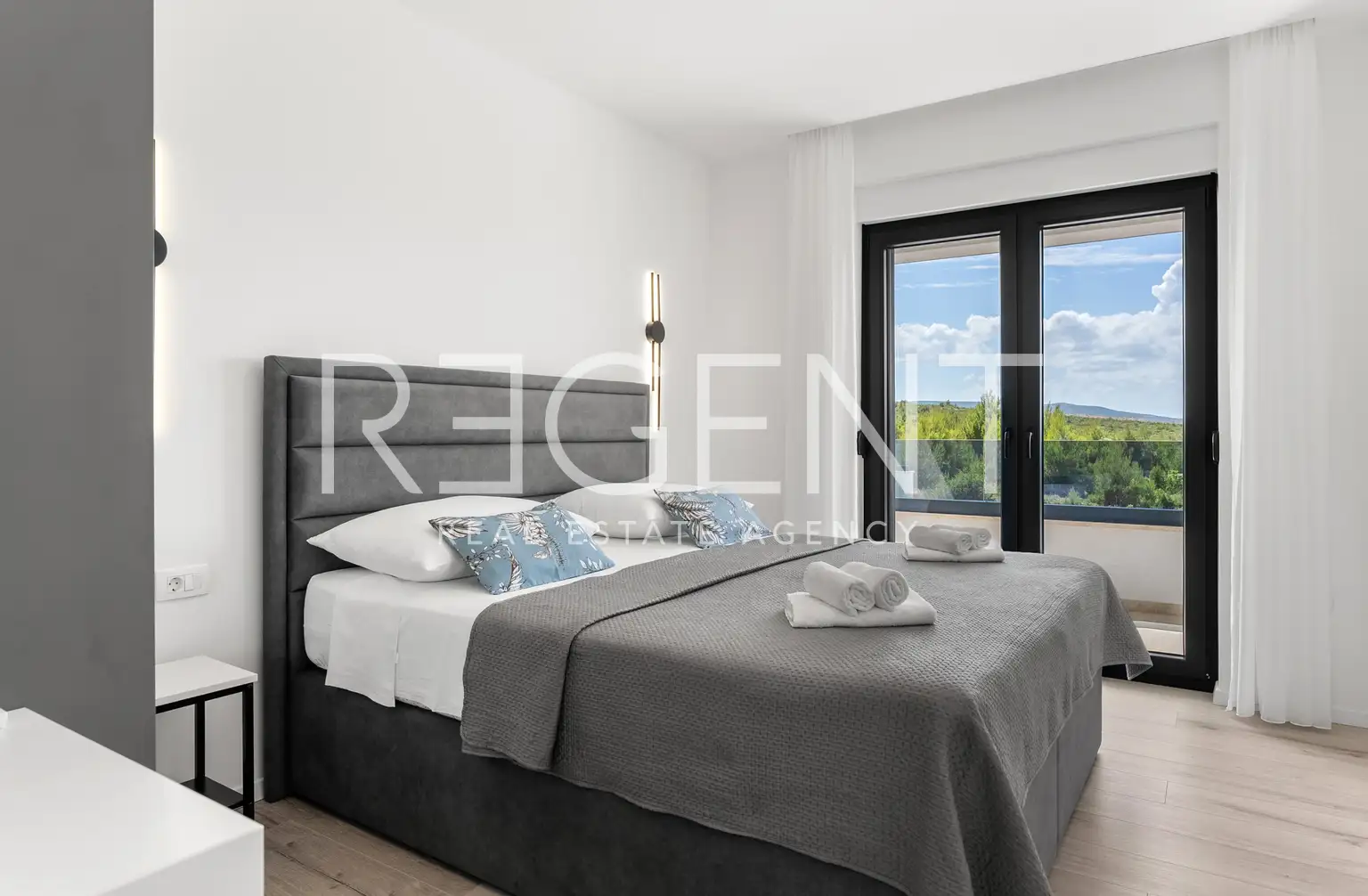 Zadar, Rovanjska - Newly built villa with a pool and sea view