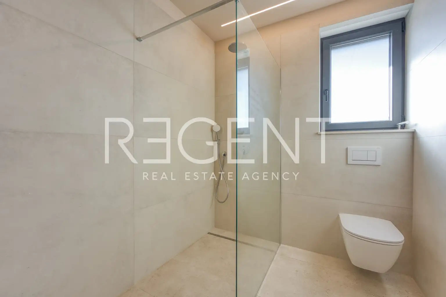 Poreč – Moderna vila s krovnom terasom