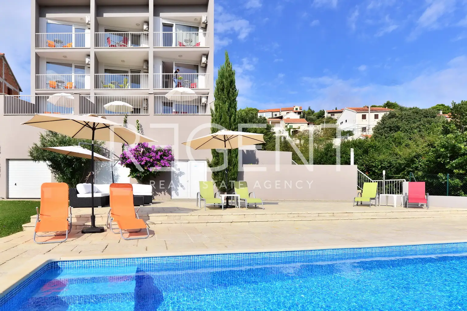 Brač, Sutivan - Investicijska prilika, stambena zgrada