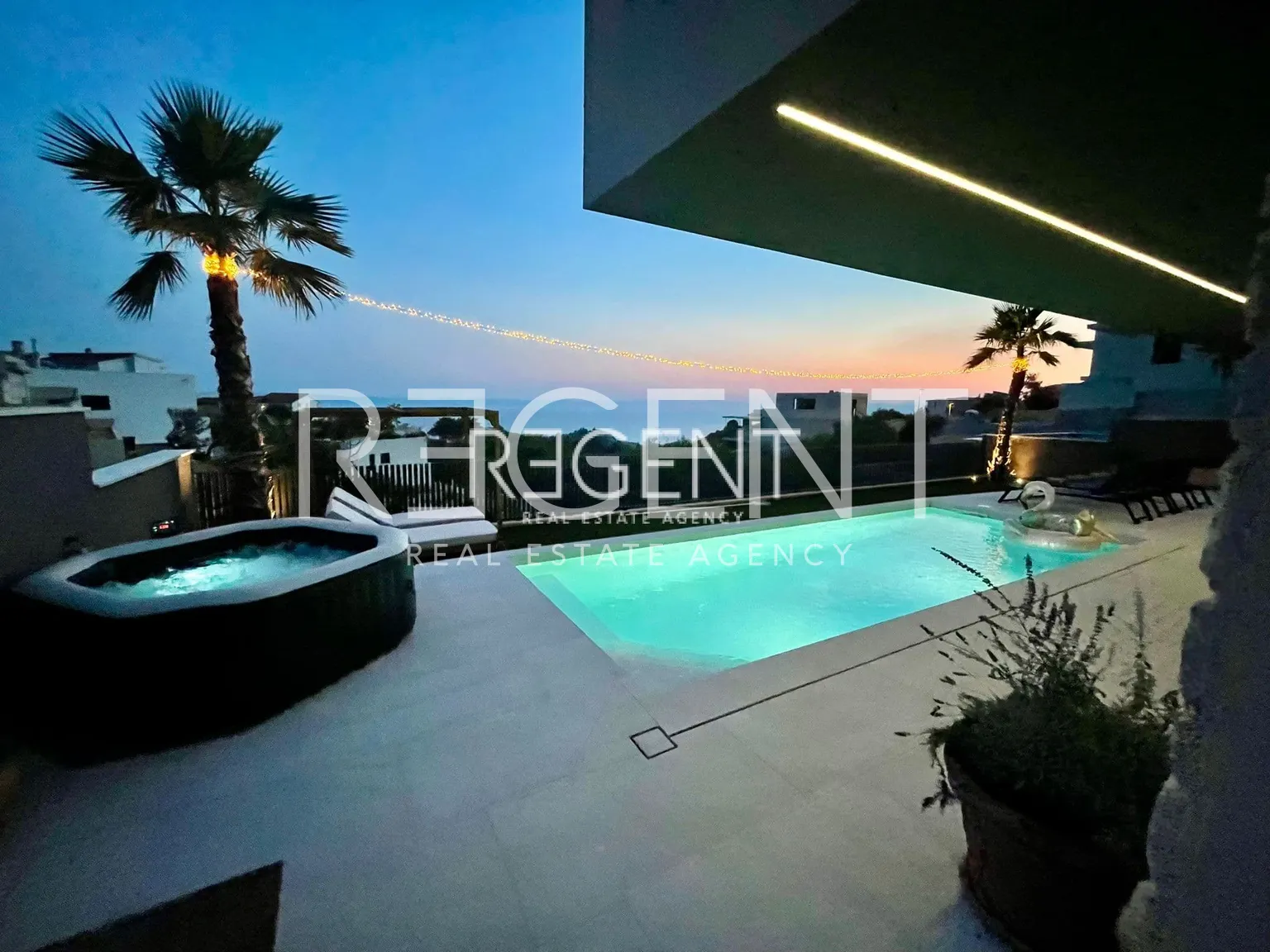 Makarska - Luxurious villa with three residential units